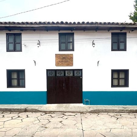 Alhambra Hotel - San Cristobal De Las Casas Bagian luar foto
