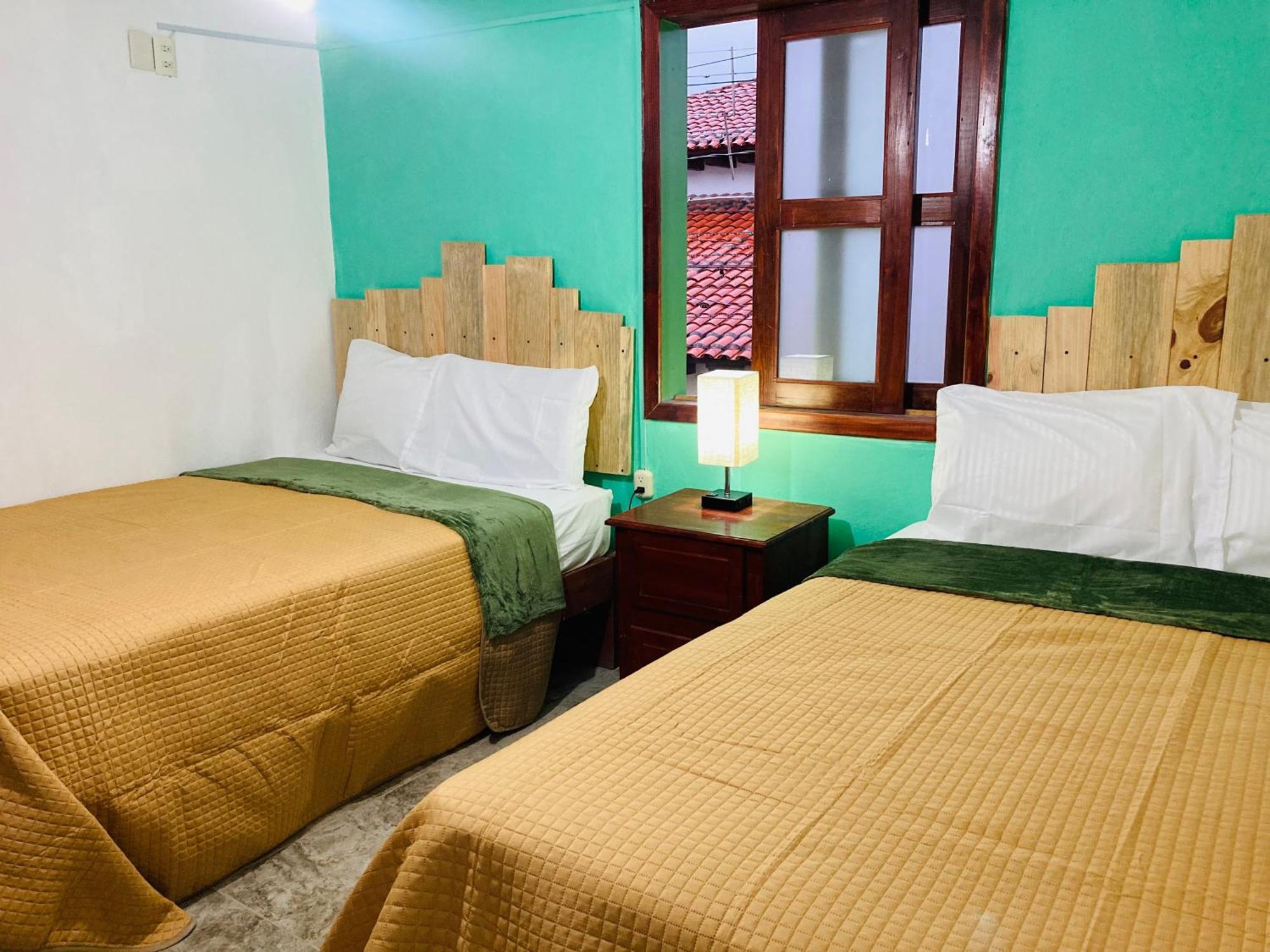 Alhambra Hotel - San Cristobal De Las Casas Bagian luar foto