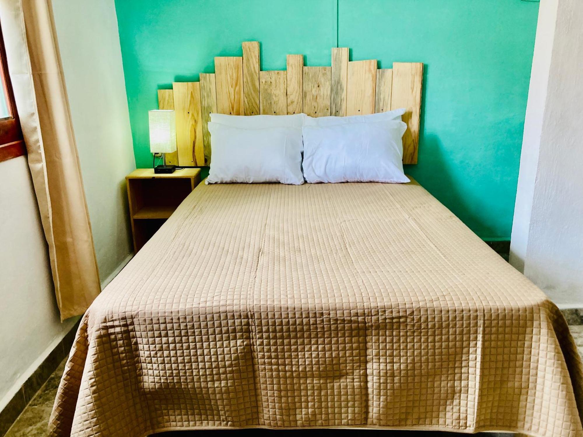 Alhambra Hotel - San Cristobal De Las Casas Bagian luar foto